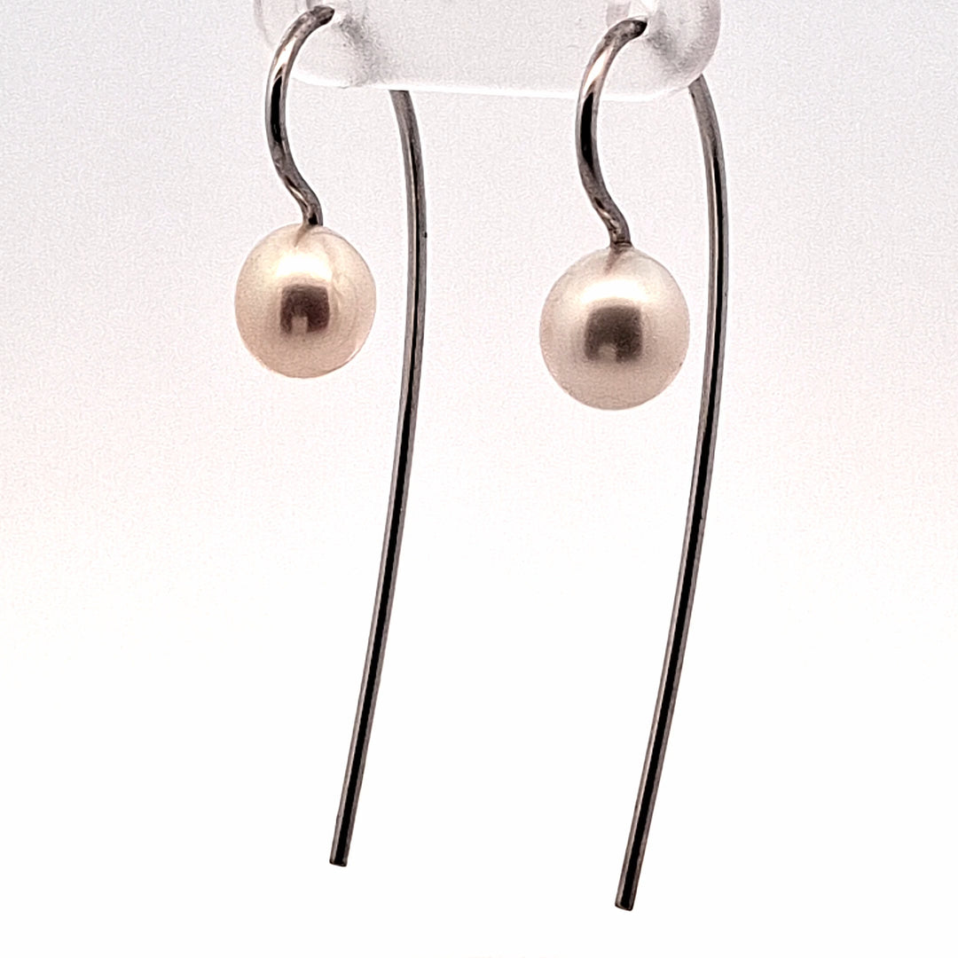 White cultured pearl drop hook fitting earrings 38594