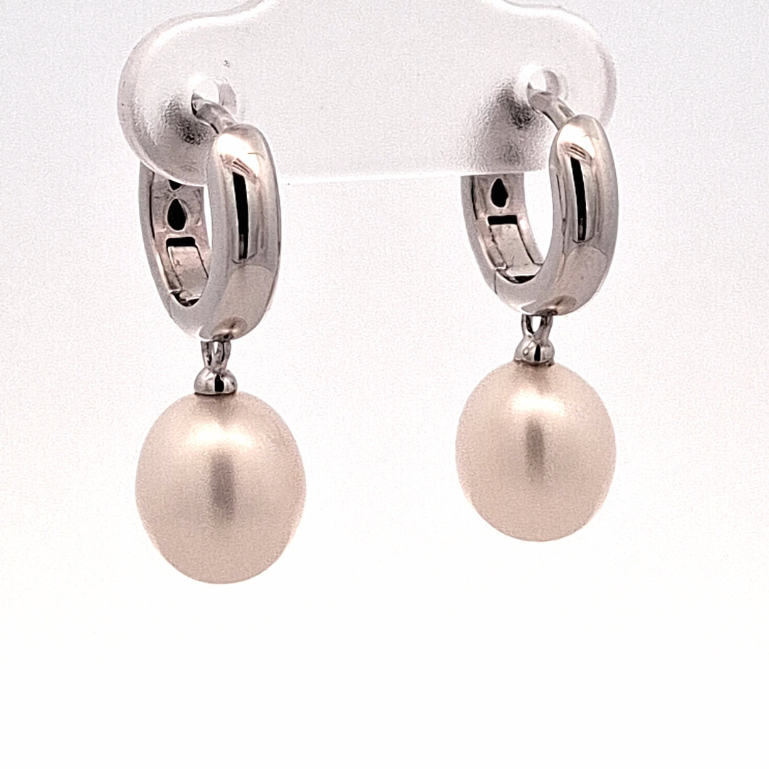 Huggy pearl drop earrings 37928