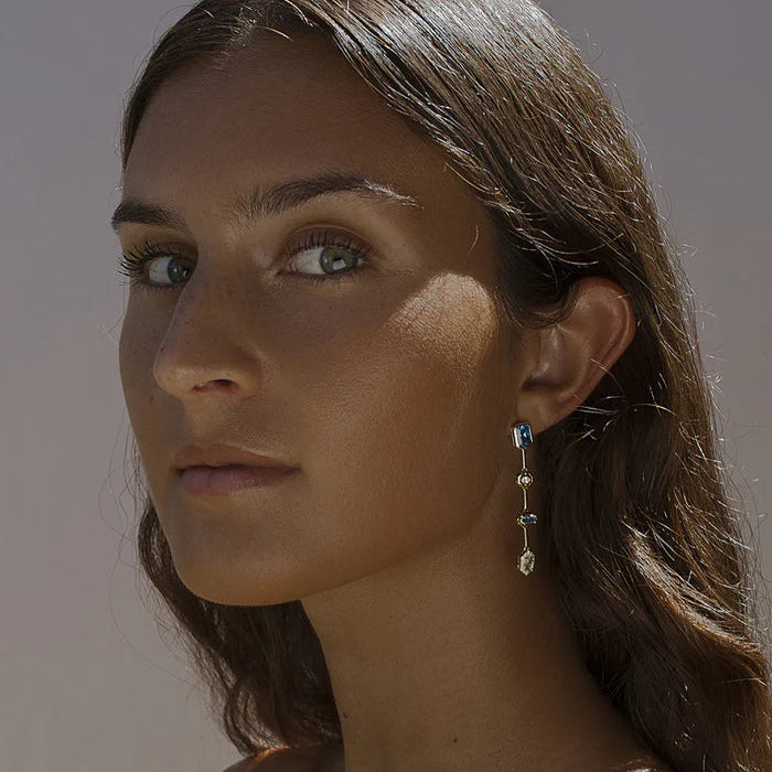 Gold tone linear drop earrings 38805