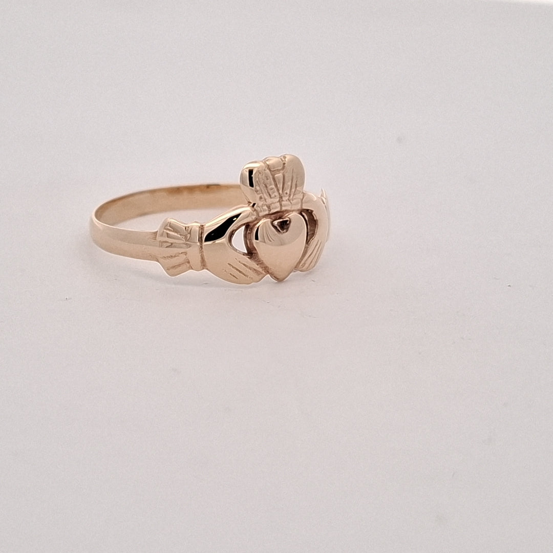 9ct gold ladies petite Claddagh ring 37960