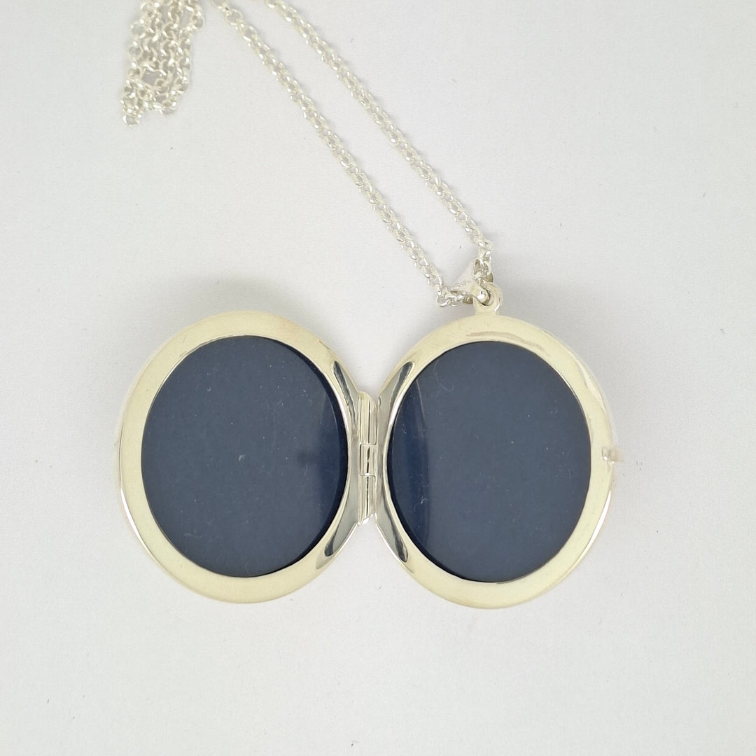 33mm round open work Tree of Life locket 32674