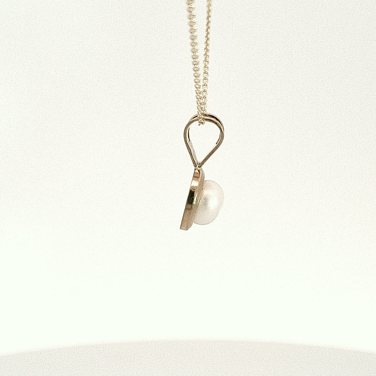 9ct gold 6.5mm Pearl pendant 35665 - Armin Lowe Jewellers