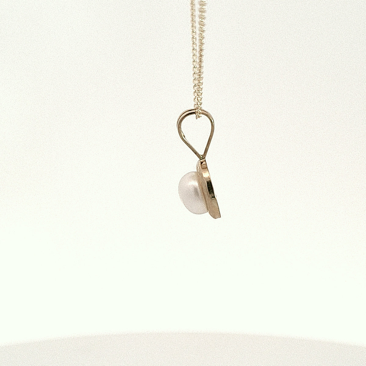9ct gold 6.5mm Pearl pendant 35665 - Armin Lowe Jewellers
