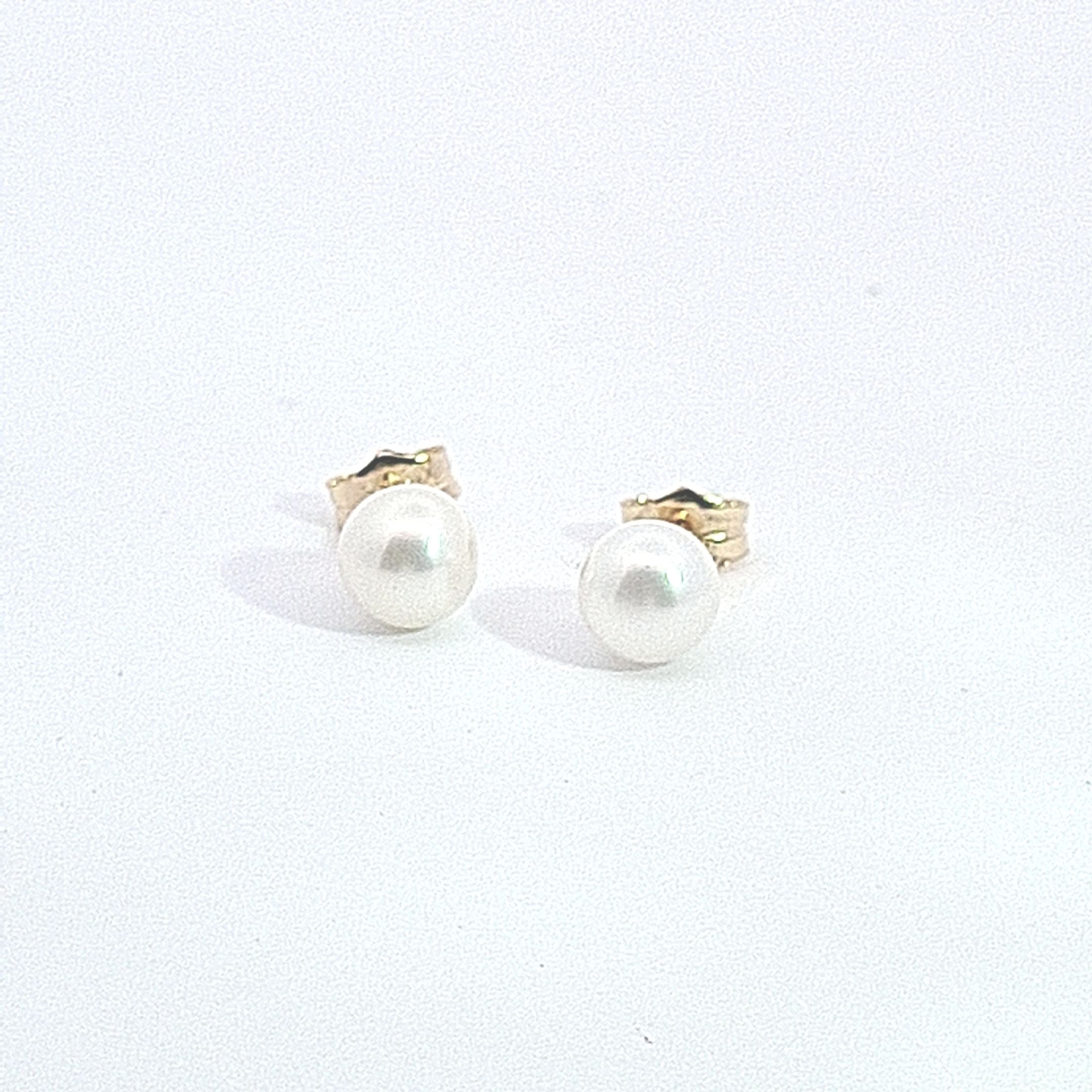Yellow gold 6mm freshwater cultured pearl stud 34250 - Armin Lowe Jewellers