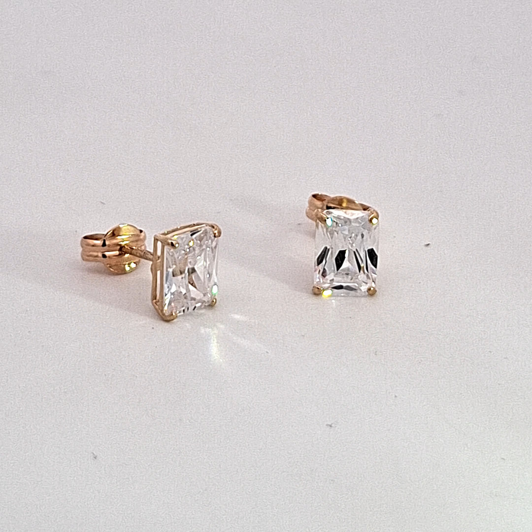 9ct gold rectangular CZ stud earrings 37908
