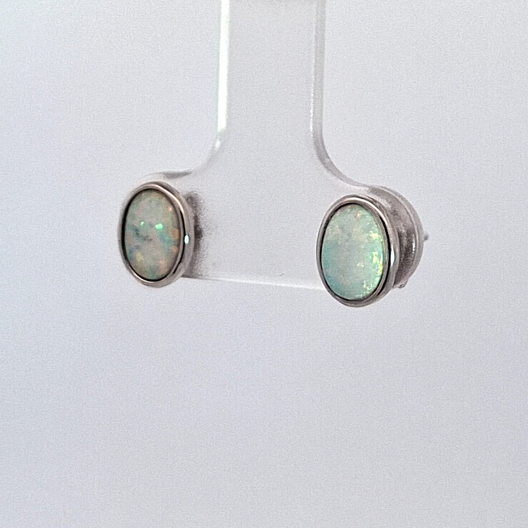Oval cabochon Opal earrings 38686