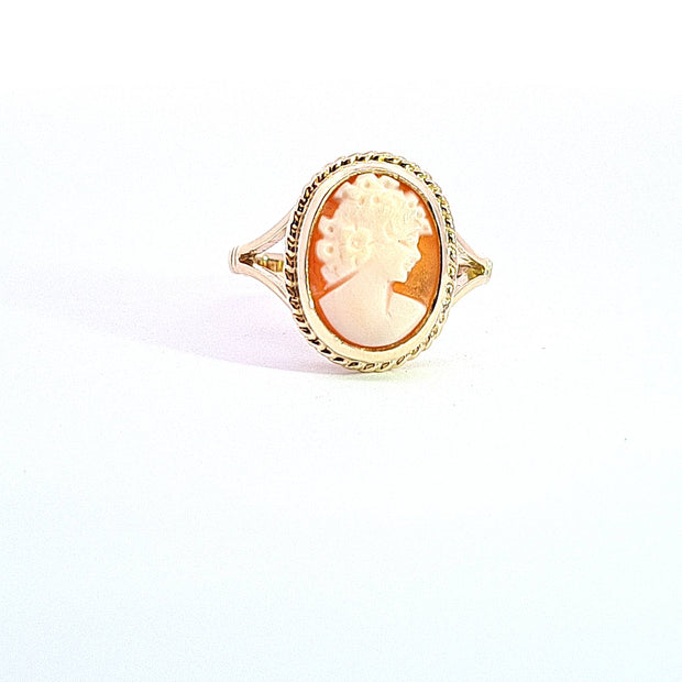 Gold Cameo ring 37019