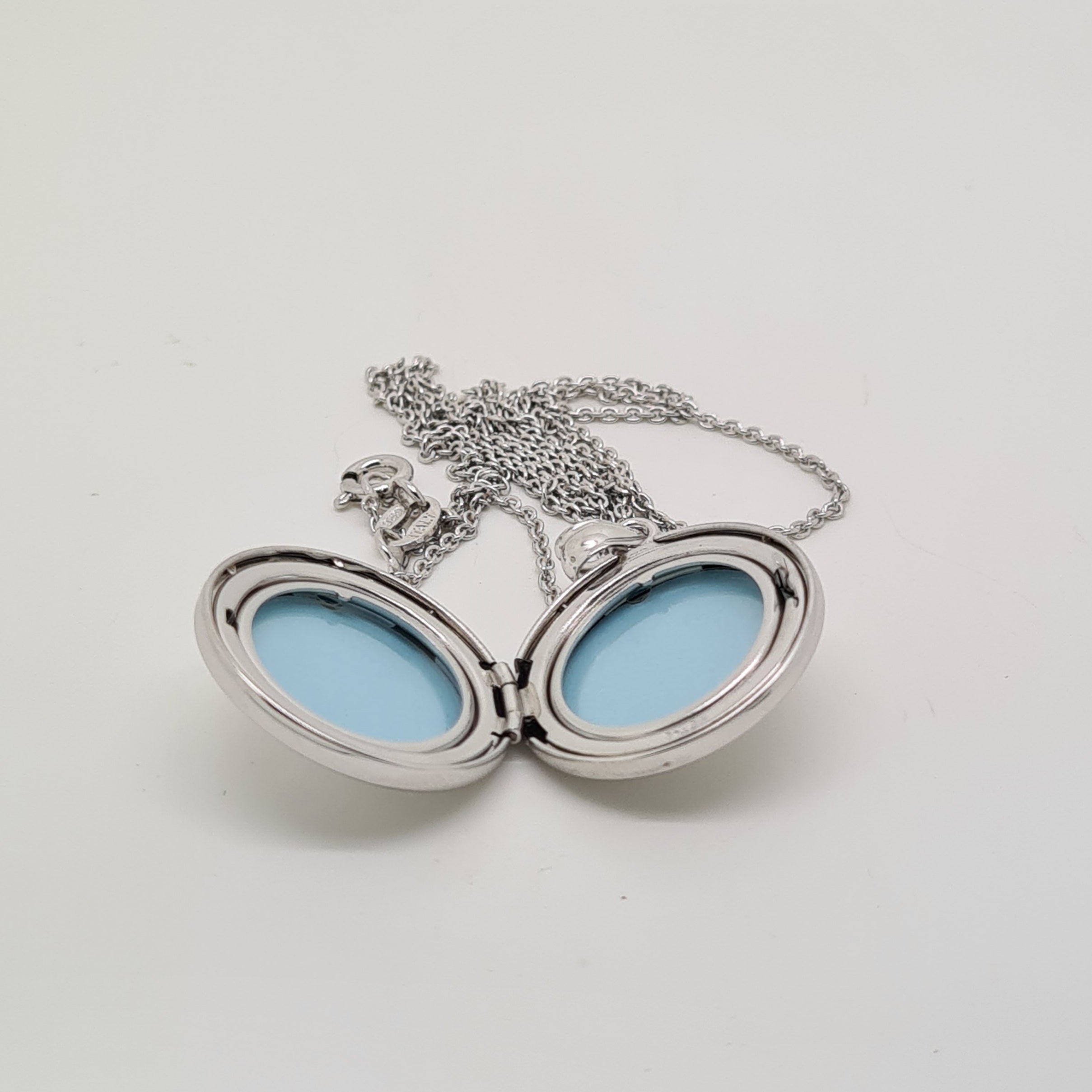 Round two picture locket on 18" chain 34059 - Armin Lowe Jewellers