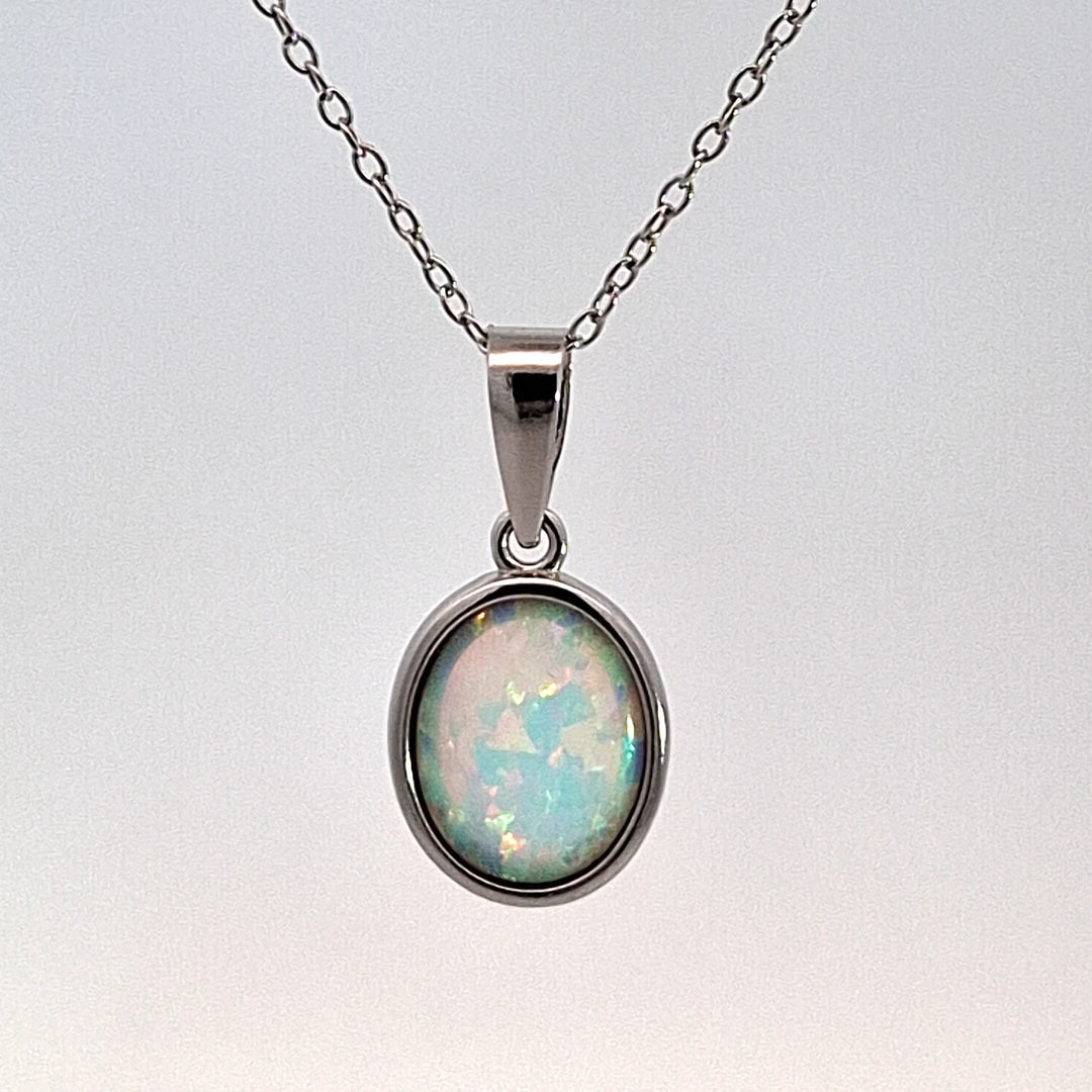 Oval cabochon Opal pendant 38685