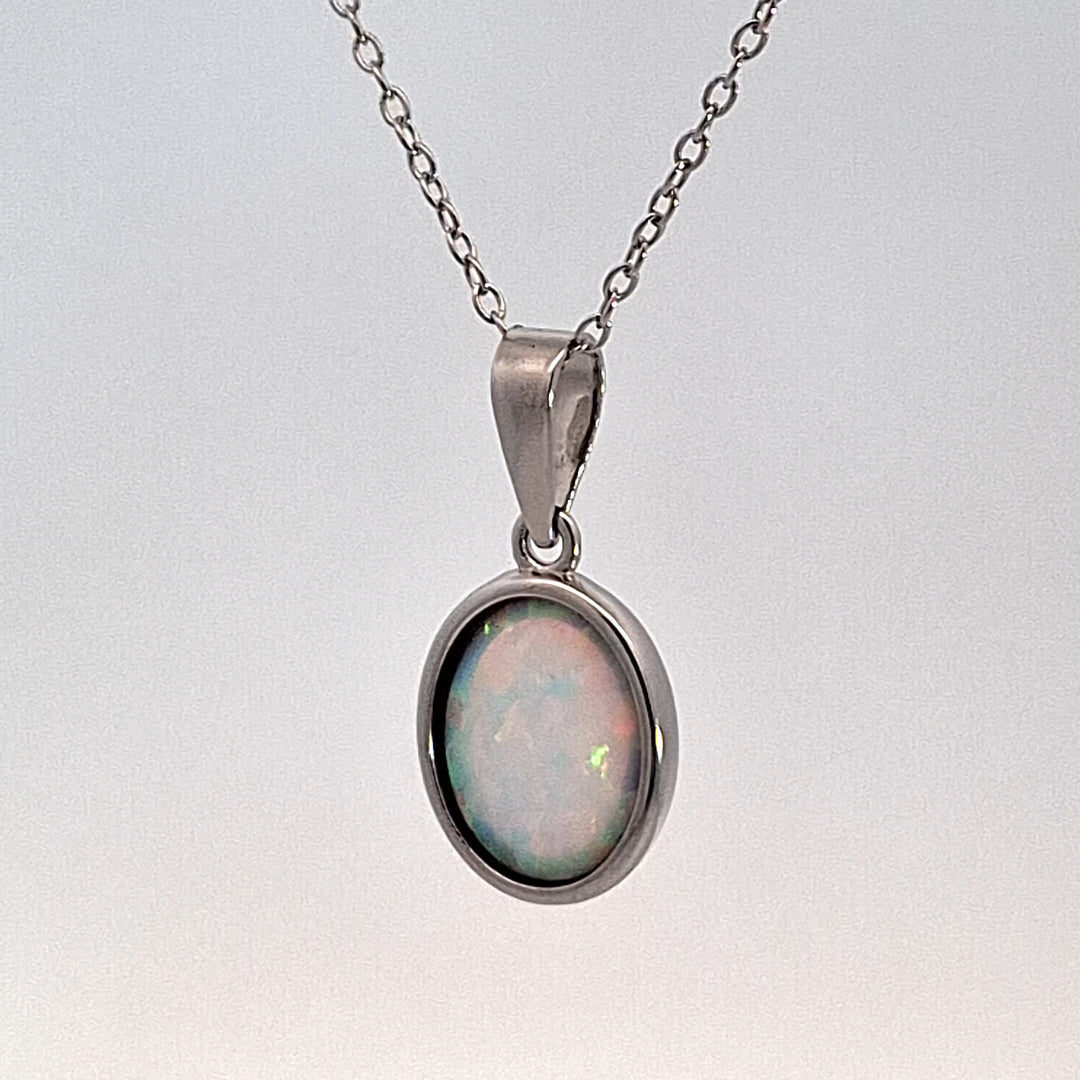 Oval cabochon Opal pendant 38685