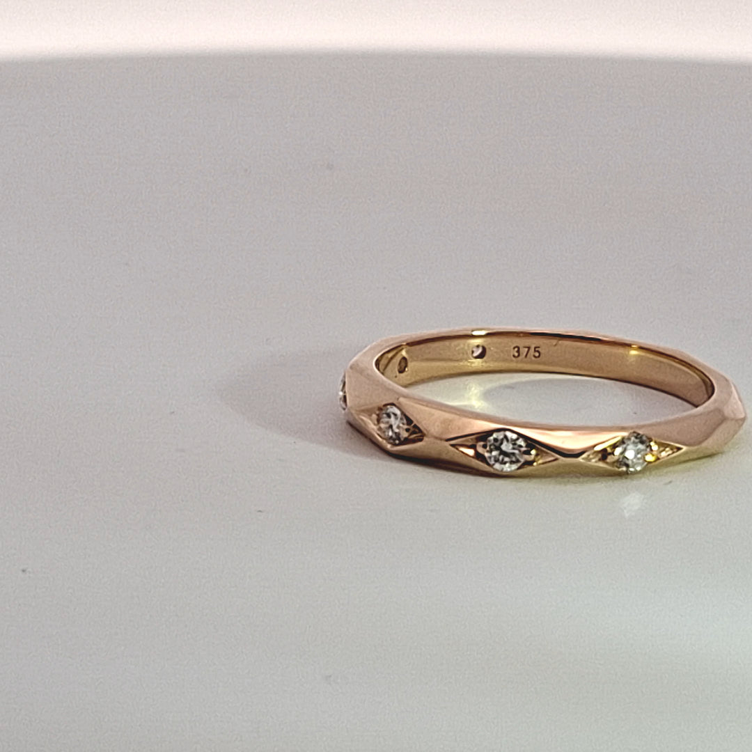 9ct gold faceted 2mm Diamond set band 38199