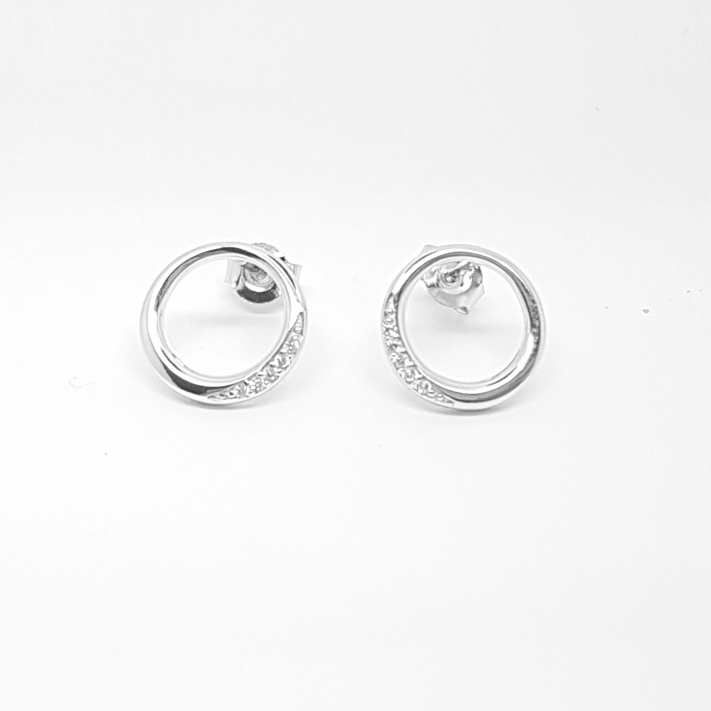 Minimalist Open circle stud earrings 34110 - Armin Lowe Jewellers