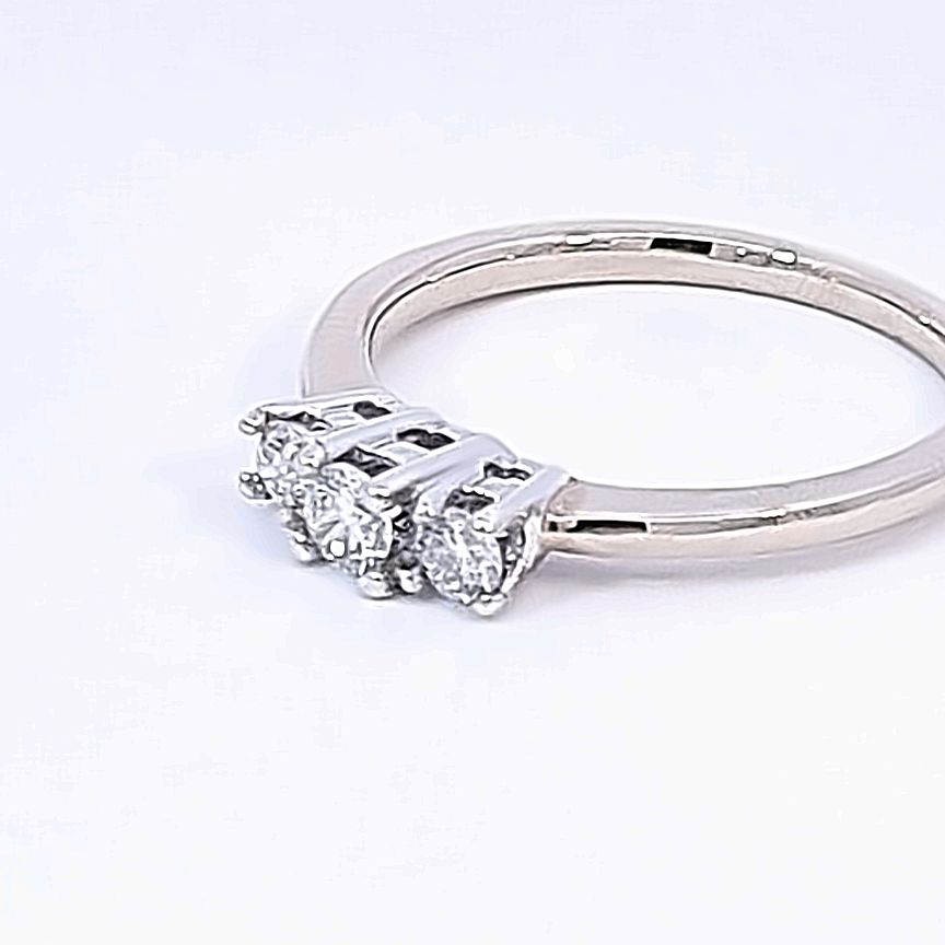 Gold Graduated quarter carat Trilogy Lab Diamond ring 35858 - Armin Lowe Jewellers