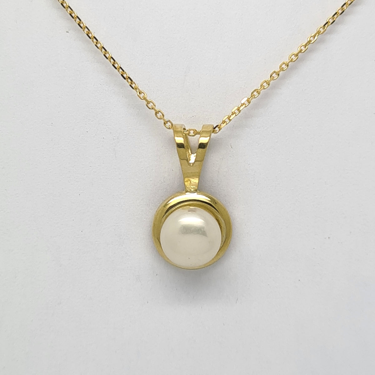 9ct gold 6.5mm Pearl pendant 35665 - Armin Lowe Jewellers