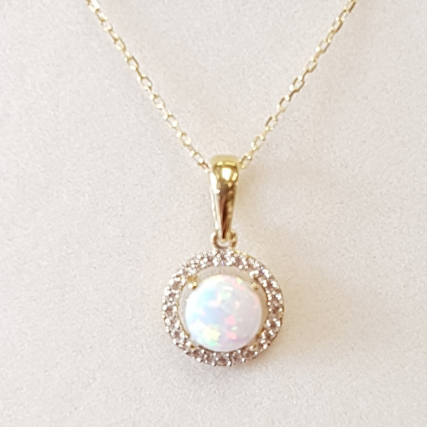 9ct gold halo cluster set with CZ and synthetic Opal on 18" diamond cut trace chain 32934